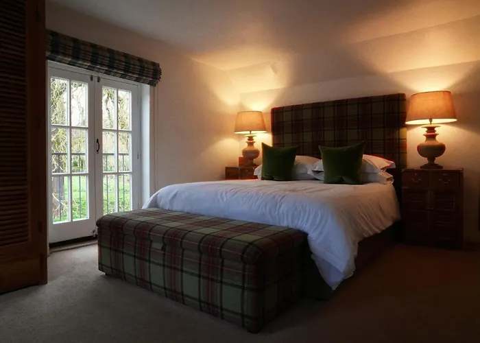 Kings Head Low House